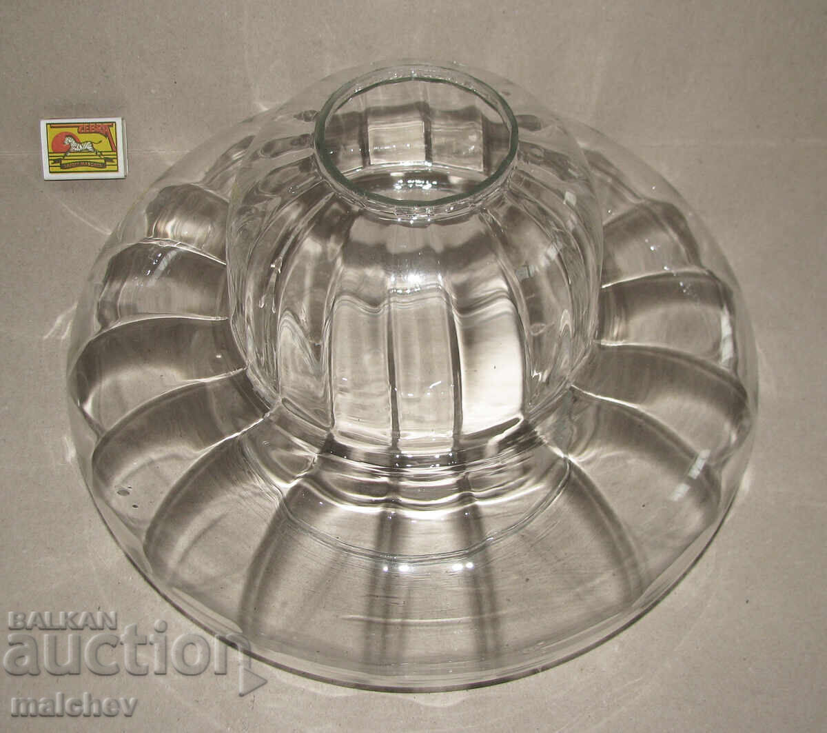 Licitație Abajur mare din sticlă suflată manual 34/21 cm excelent Licitație Abajur mare din sticlă suflată manual 34/21 cm excelent