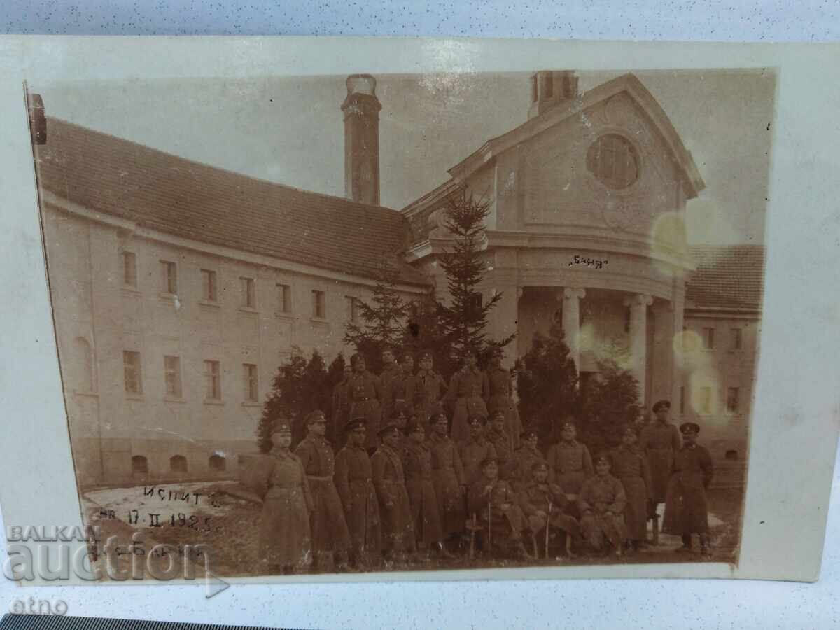 1925 g. BANKYA, SOFIA, FOTOGRAFIE REGALĂ, SOLDAT, SABIE, UNIFORMĂ, BAIE 1925 g. BANKYA, SOFIA, FOTOGRAFIE REGALĂ, SOLDAT, SABIE, UNIFORMĂ, BAIE