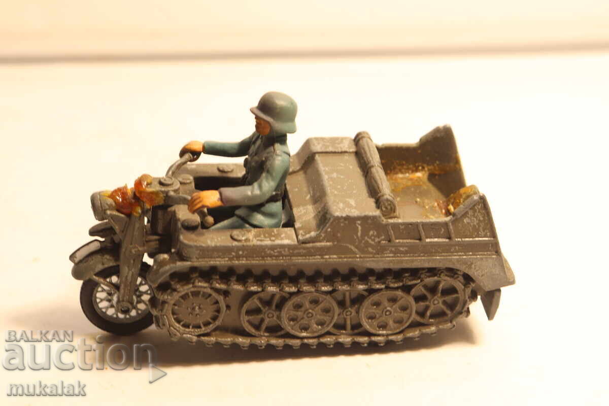 1:32 Britains Deetail WW2 Kettenkrad MODEL MILITAR SOLDAT cu preț € 19.00 | 37.16 BGN