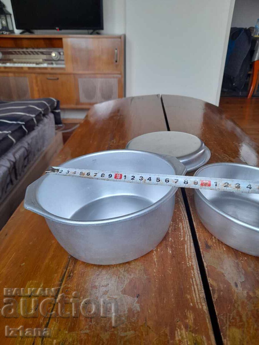 Licitație Vechile gamele din aluminiu pentru mâncare