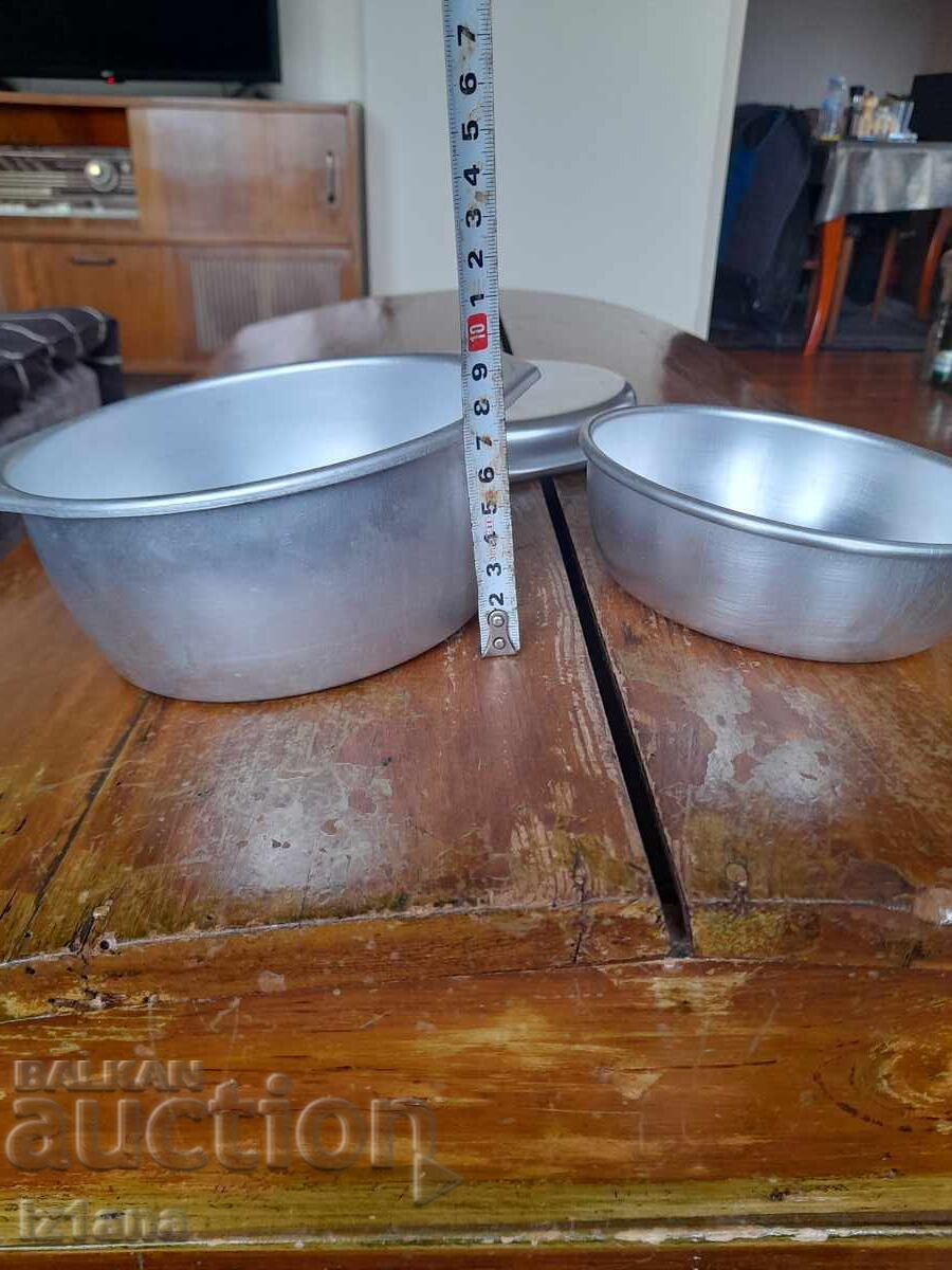 Livrarea Vechile gamele din aluminiu pentru mâncare