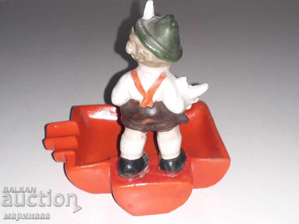CENUȘIER VECHI „HUMMEL. GOEBEL” cu preț € 5.00 | 9.78 BGN