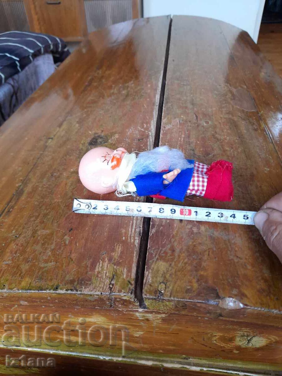 Livrarea Păpușă veche, pitic