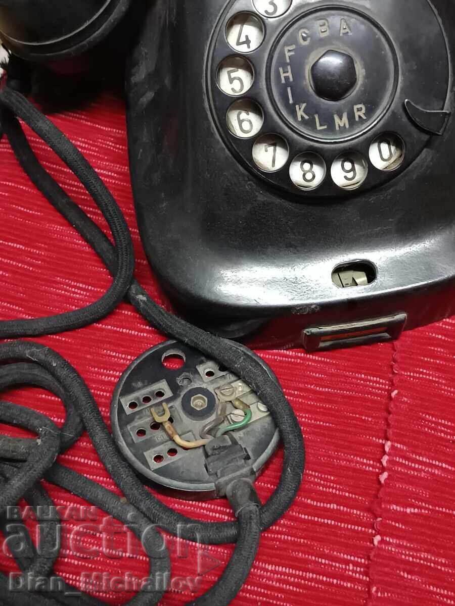 Telefon vechi din bachelit cu preț € 35.00 | 68.45 BGN Telefon vechi din bachelit cu preț € 35.00 | 68.45 BGN