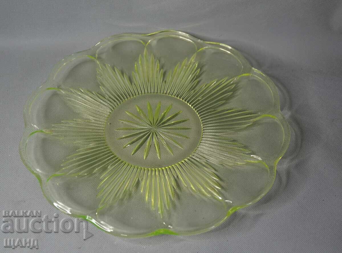 Vechi platou din cristal de sticlă de uraniu cu preț € 26.45 | 51.73 BGN