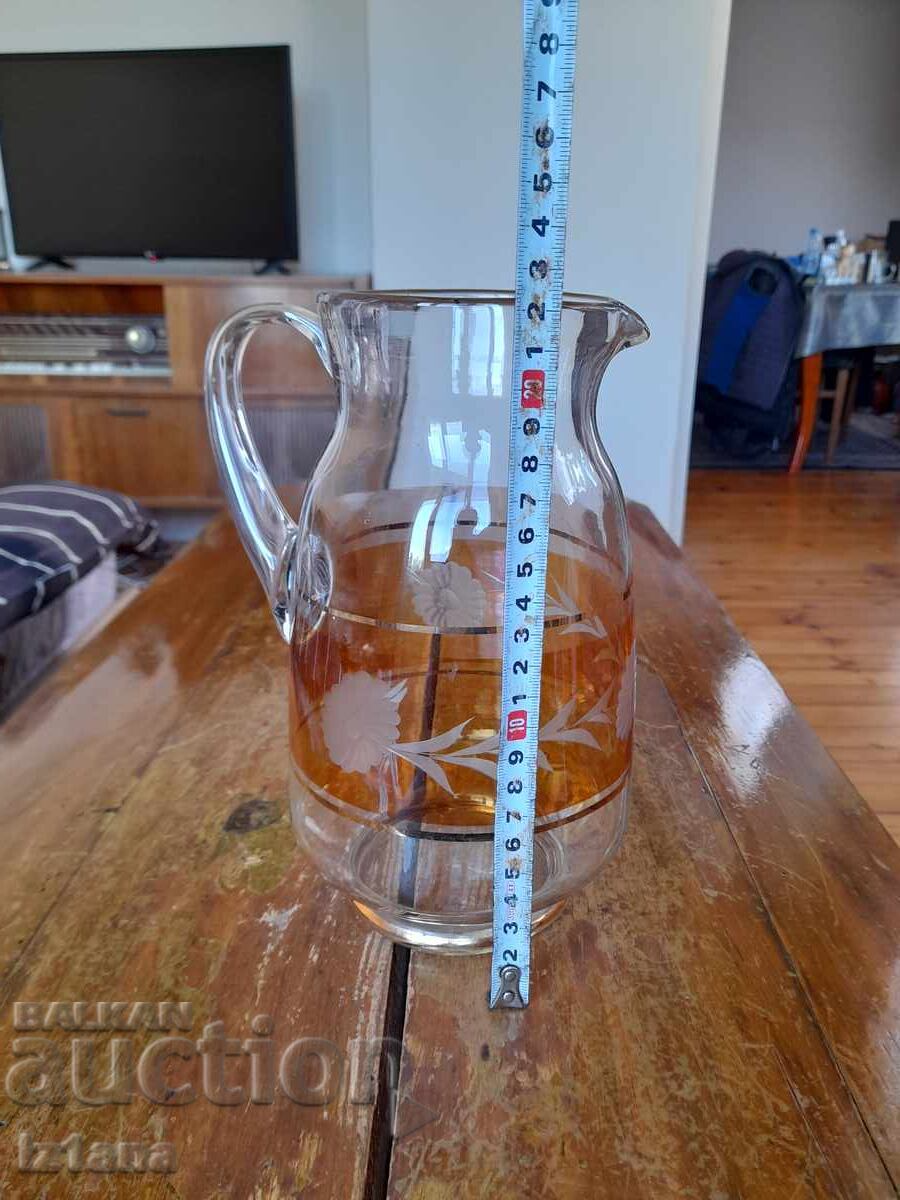 Livrarea Cană veche de sticlă Livrarea Cană veche de sticlă