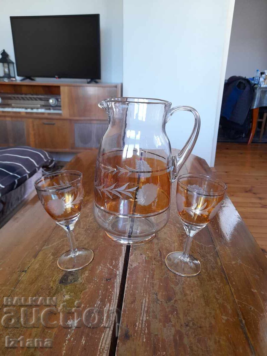 Cană veche de sticlă Cană veche de sticlă