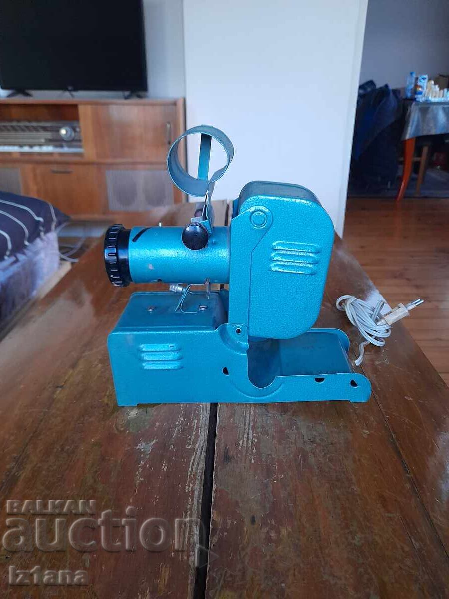 Proiector vechi cu preț € 42.00 | 82.15 BGN Proiector vechi cu preț € 42.00 | 82.15 BGN