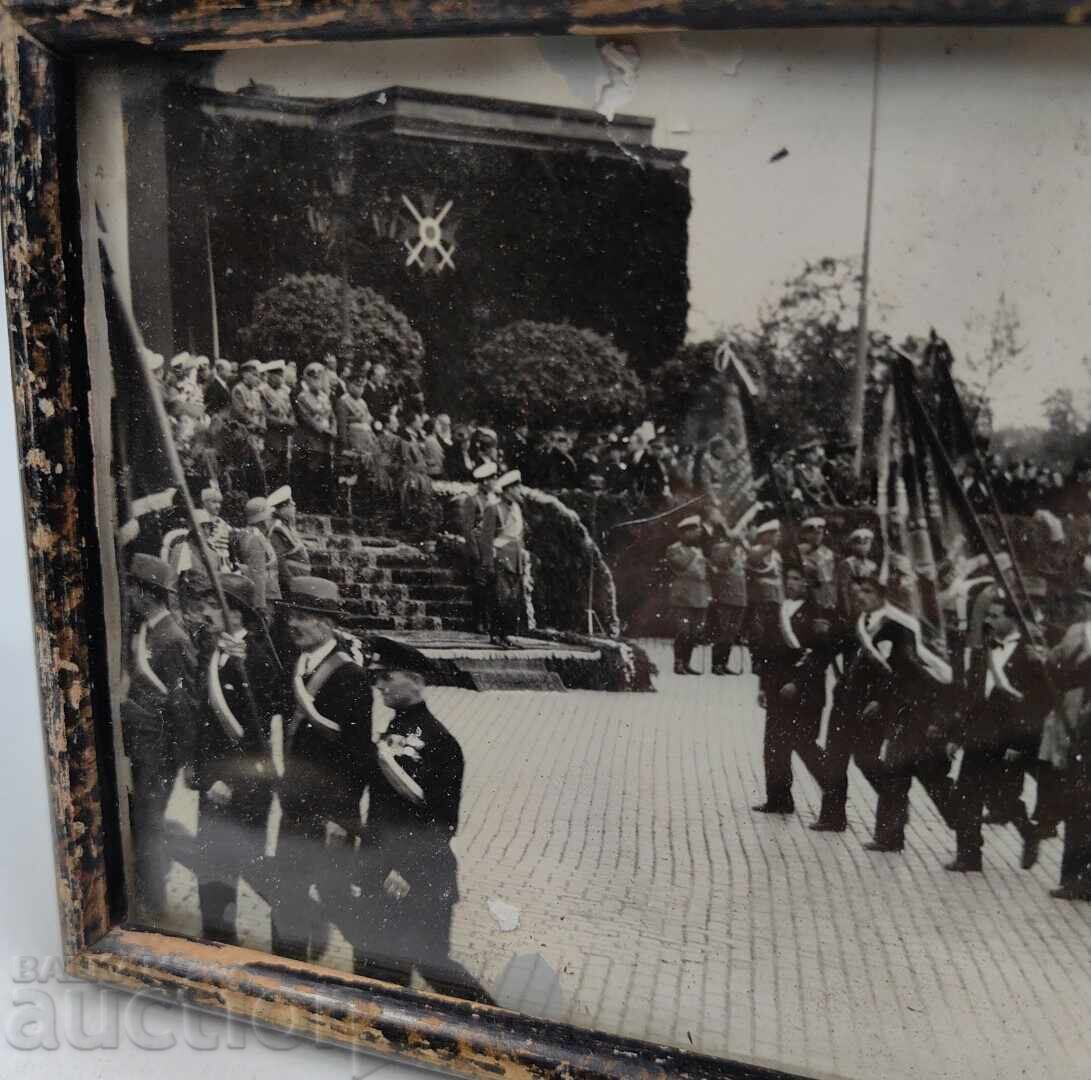 Licitație ȚARUL BORIS AL III-LEA PARADĂ DRAPEL VECHE POZĂ FOTOGRAFIE RAMĂ