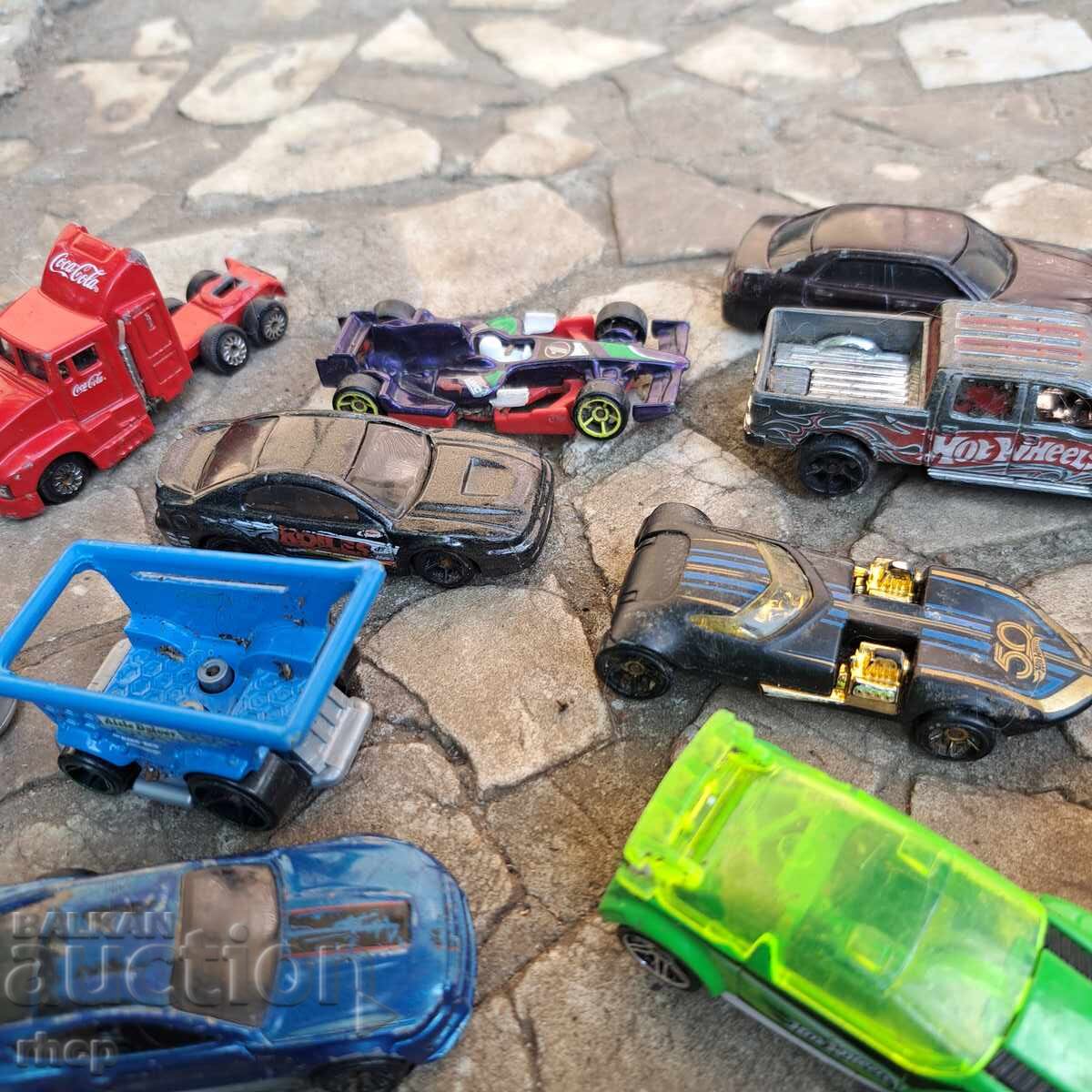 Livrarea Hot Wheels Transformers și alte mașinuțe 20 buc
