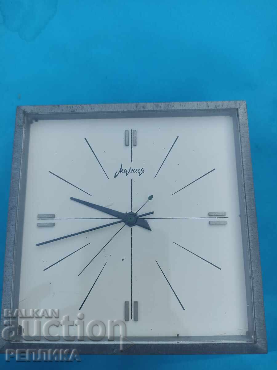 Desk clock