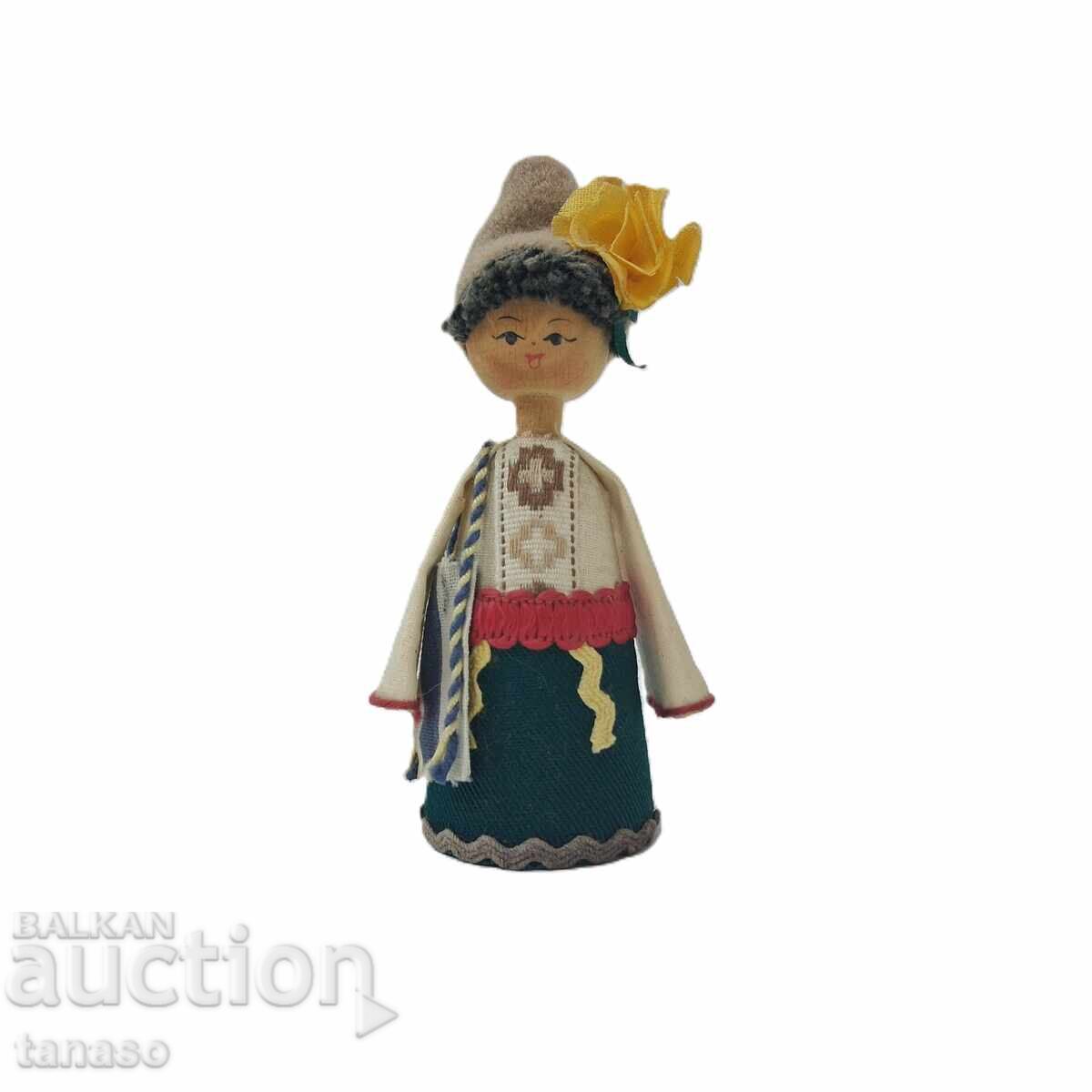 Păpușă folclorică tradițională – față din lemn, costum popular, 12 cm
