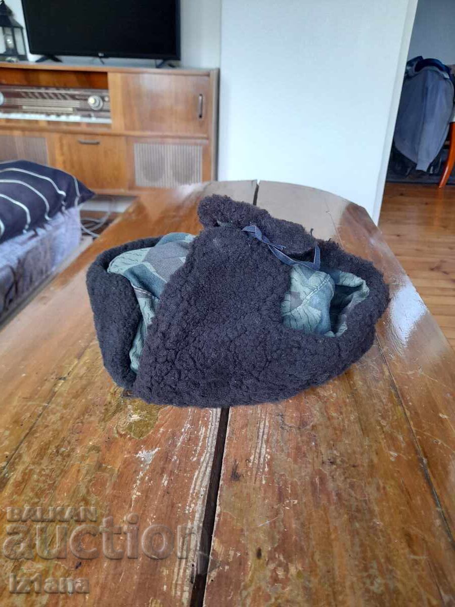 Căciulă veche de camuflaj, căști pentru urechi cu preț € 32.00 | 62.59 BGN