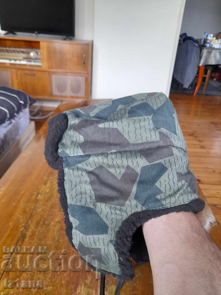 Licitație Căciulă veche de camuflaj, căști pentru urechi
