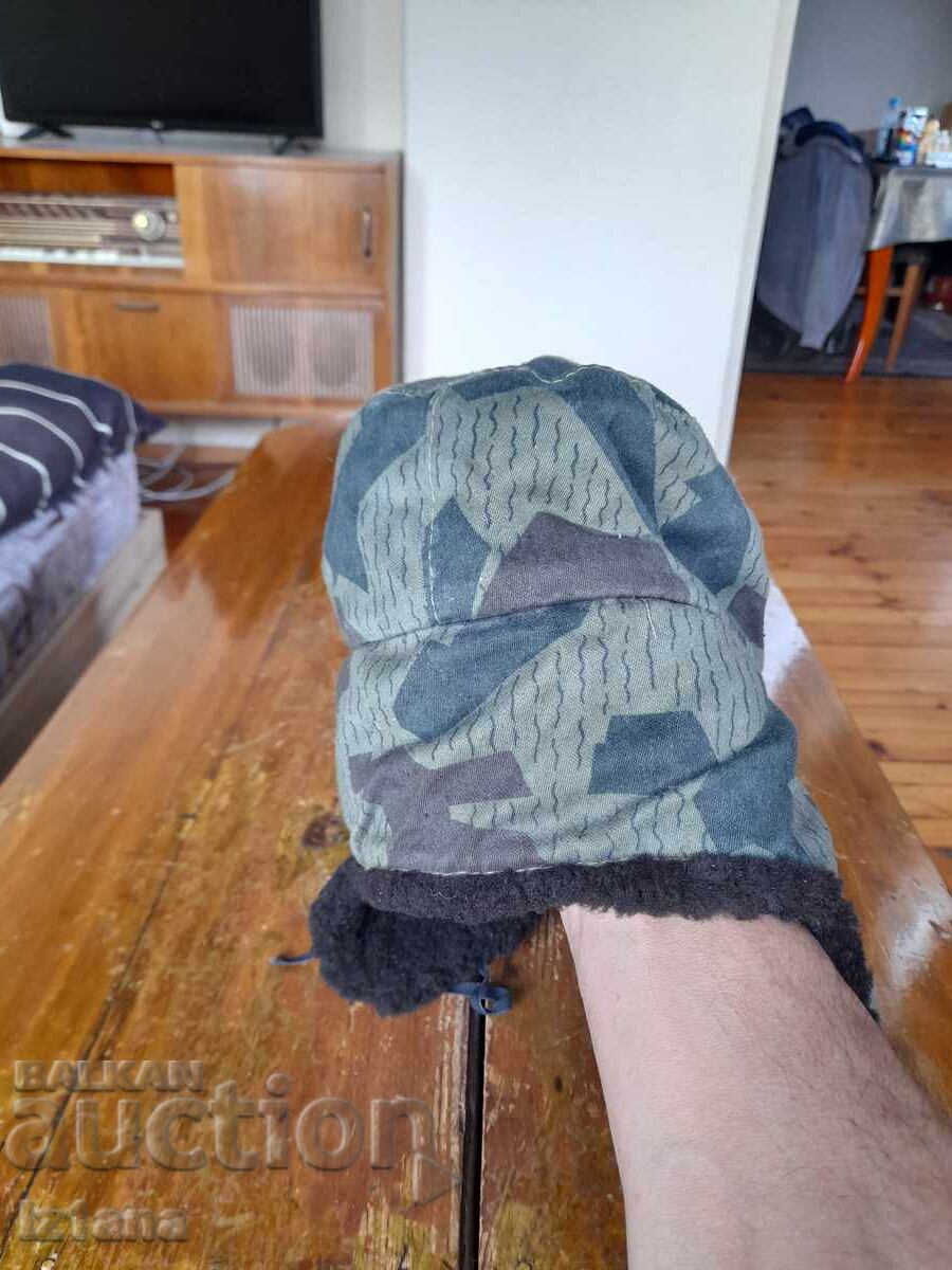 Livrarea Căciulă veche de camuflaj, căști pentru urechi
