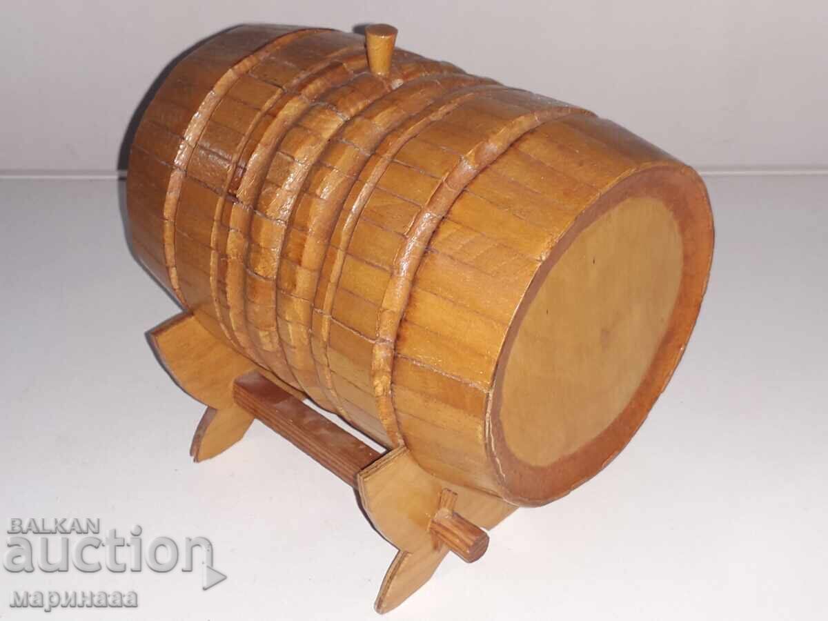 Delivery of SMALL WINE BARREL. WOOD