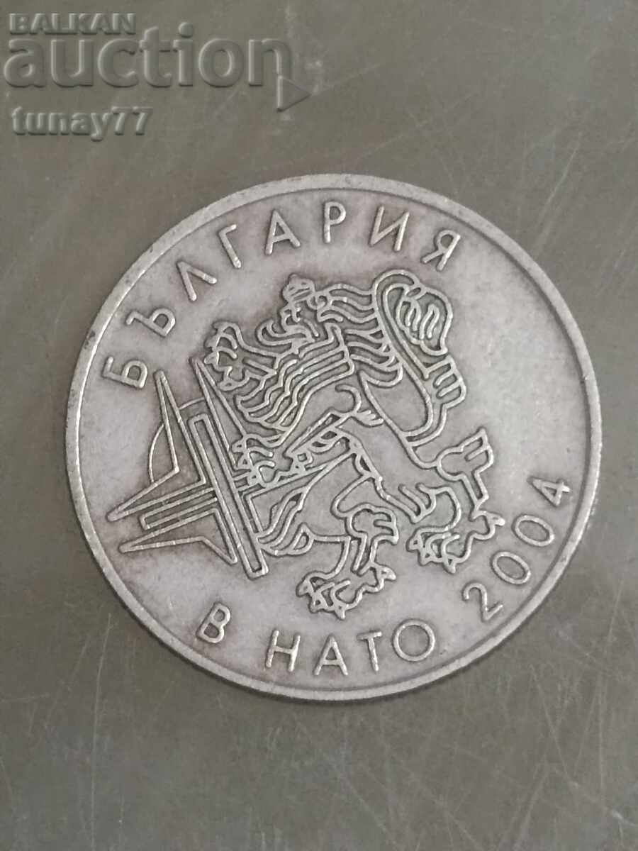 ✅MONEDĂ JUBILIARĂ 50 stotinki 2004 - BULGARIA ÎN NATO❗
