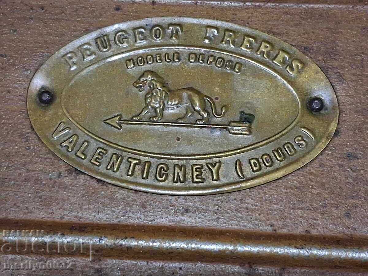 Râșniță veche PEUGEOT pentru condimente, cafea, piper Râșniță veche PEUGEOT pentru condimente, cafea, piper
