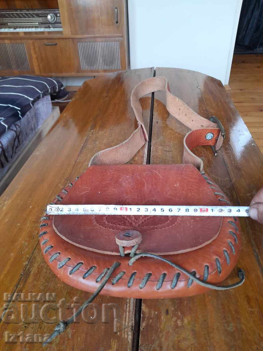 Geantă din piele bătrână cu preț € 37.00 | 72.37 BGN