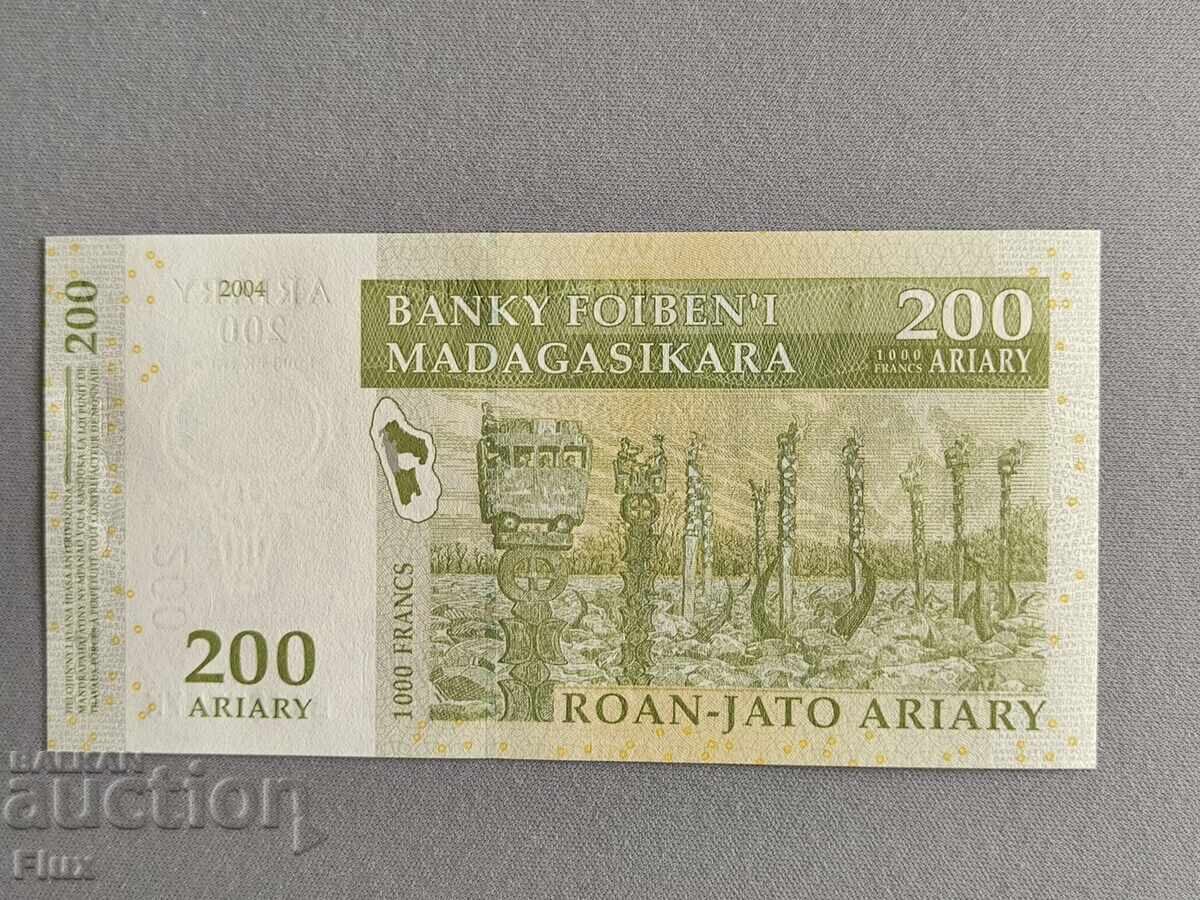 Банкнота - Мадагаскар - 200 ариари UNC | 2004г. с цена € 1.45 | 2.84 лв.