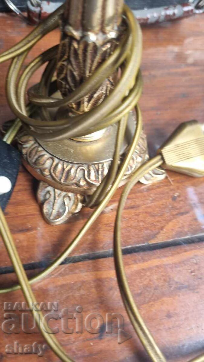 Livrarea Lămpi vechi din bronz Livrarea Lămpi vechi din bronz