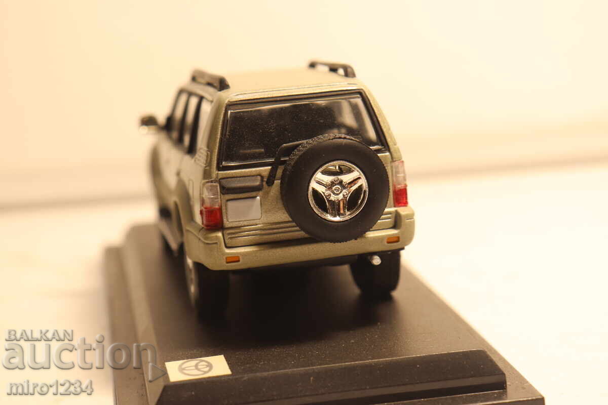 1/43  TOYOTA LAND  CRUSER  КОЛИЧКА  ИГРАЧКА    МОДЕЛ - 6