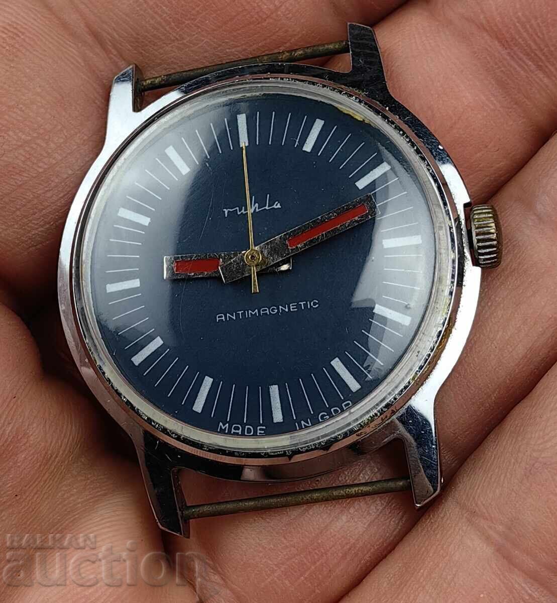 NU FUNCȚIONEAZĂ FRUMOS RUHLA CEAS DE MÂNĂ BĂRBĂTESC cu preț € 7.00 | 13.69 BGN
