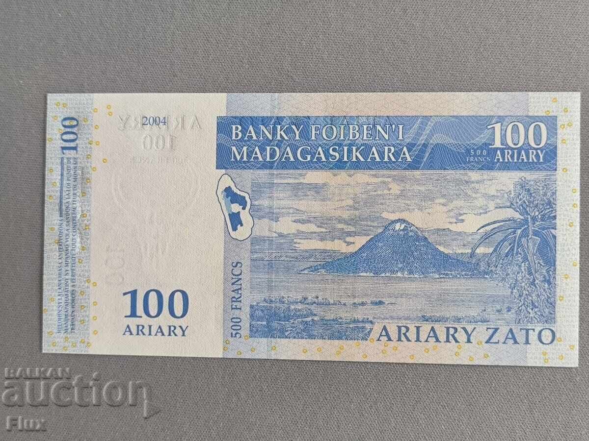 Bancnotă - Madagascar - 100 ariary UNC | 2004 cu preț € 1.45 | 2.84 BGN