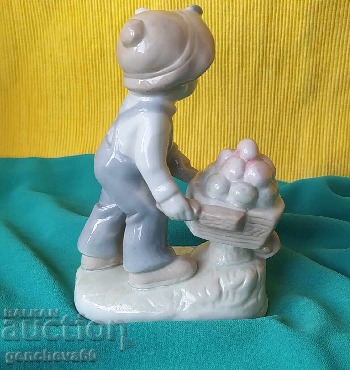 Licitație Figurină din porțelan Grădinar cu roabă Licitație Figurină din porțelan Grădinar cu roabă