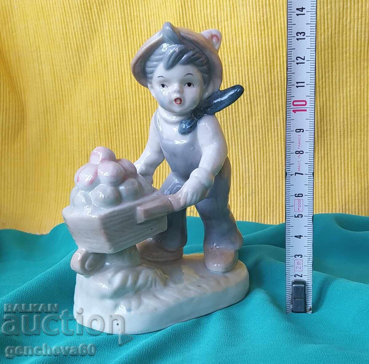Figurină din porțelan Grădinar cu roabă Figurină din porțelan Grădinar cu roabă