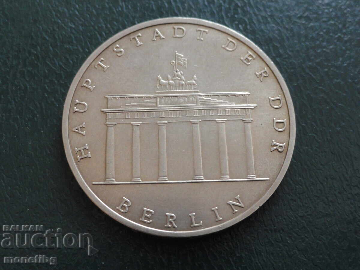 Licitație Germania (GDR) 1971 - 5 timbre „Berlin”.
