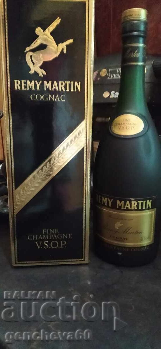 Coniac Rémy Martin V.S.O.P. - Original, recoltă 1986 cu preț € 100.00 | 195.58 BGN Coniac Rémy Martin V.S.O.P. - Original, recoltă 1986 cu preț € 100.00 | 195.58 BGN