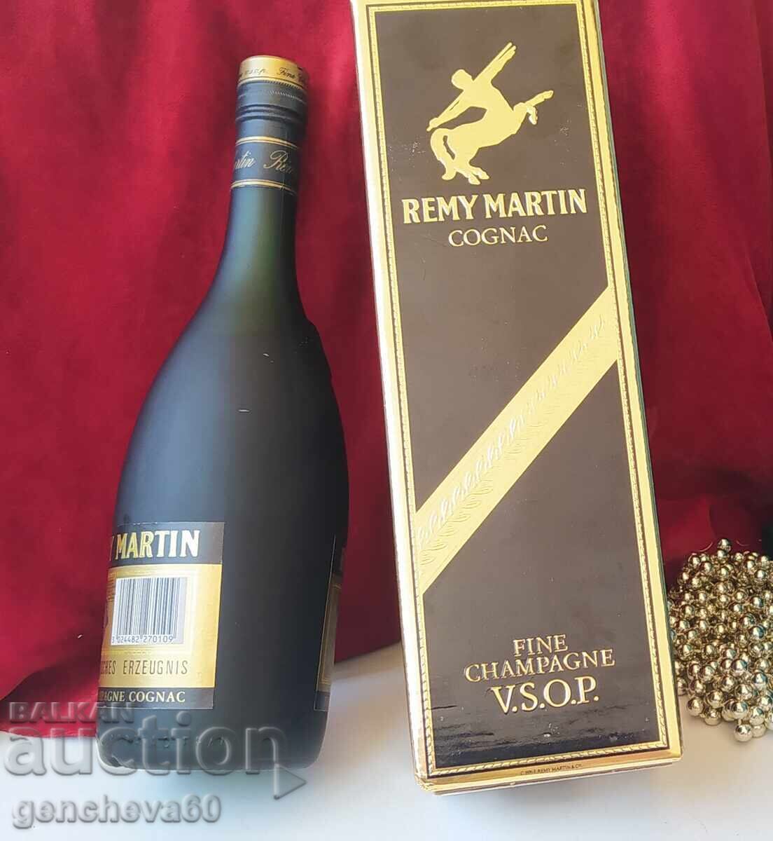 Livrarea Coniac Rémy Martin V.S.O.P. - Original, recoltă 1986 Livrarea Coniac Rémy Martin V.S.O.P. - Original, recoltă 1986