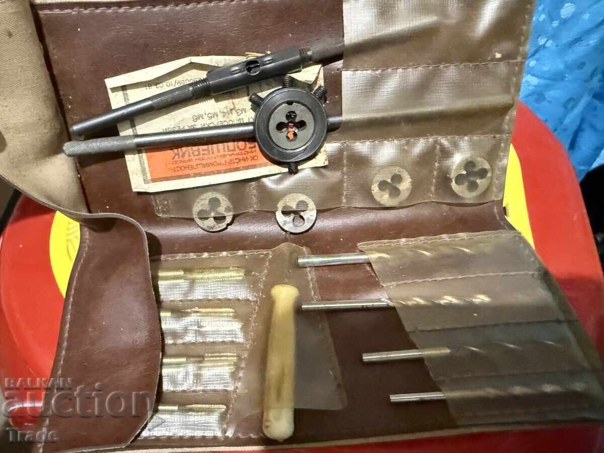 Set de unelte Bolșevik Gabrovo cu preț € 11.00 | 21.51 BGN