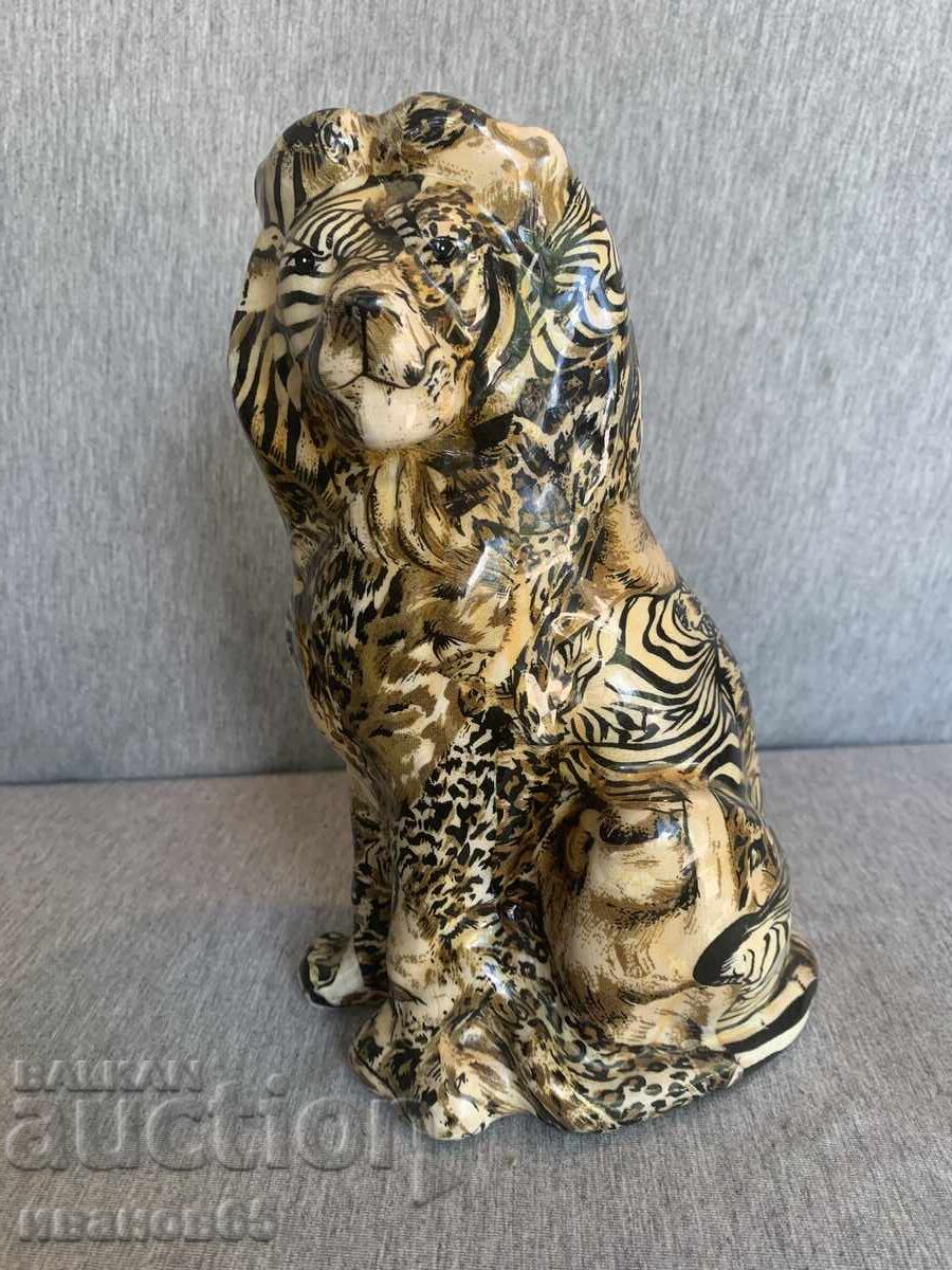 statuetă retro din ceramică reprezentând un leu