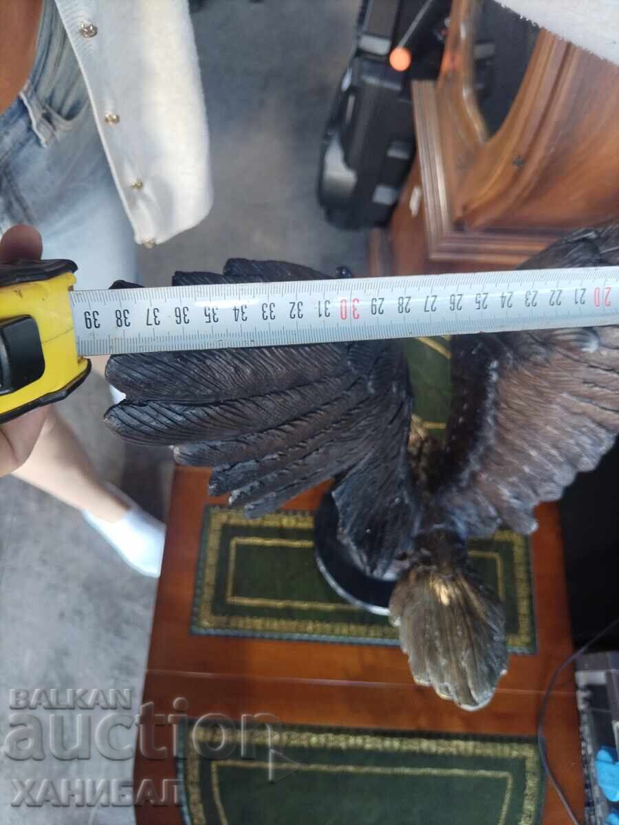 Livrarea MASIVĂ FIGURINĂ DIN BRONZ REPREZENTÂND UN VULTUR CU SOCLU DIN MARMURĂ