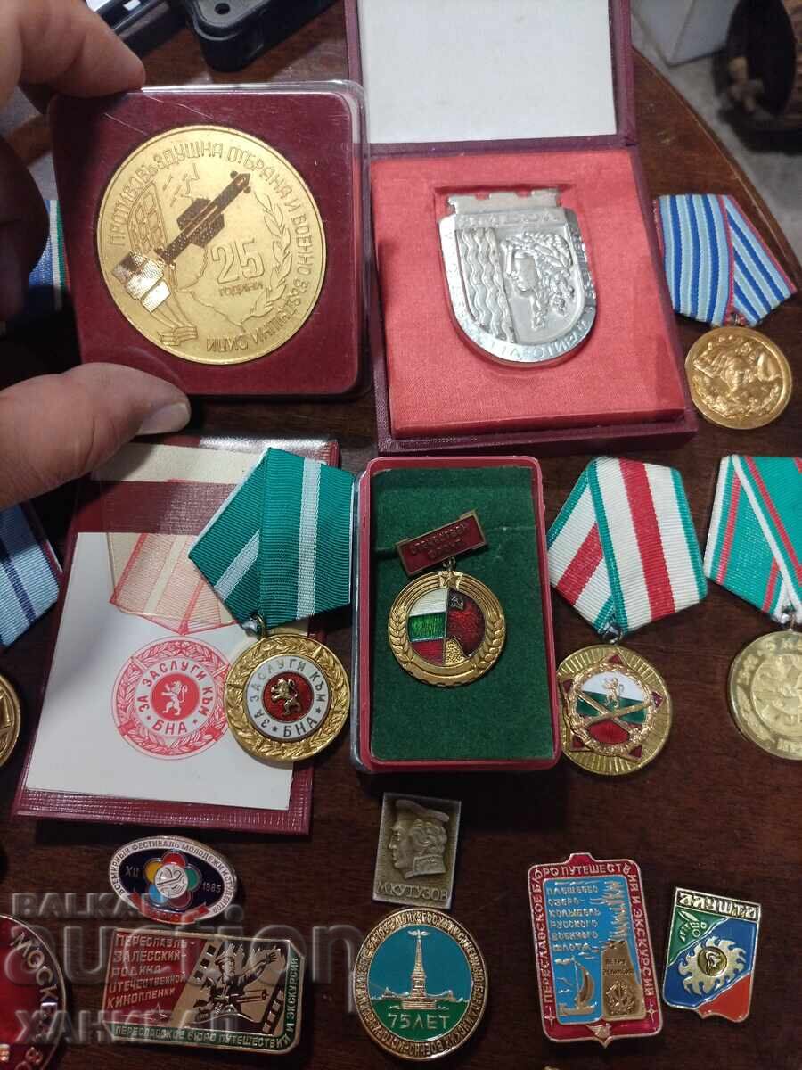Livrarea LOT MARE DE MEDALII, INSIGNE, ORDINE Livrarea LOT MARE DE MEDALII, INSIGNE, ORDINE