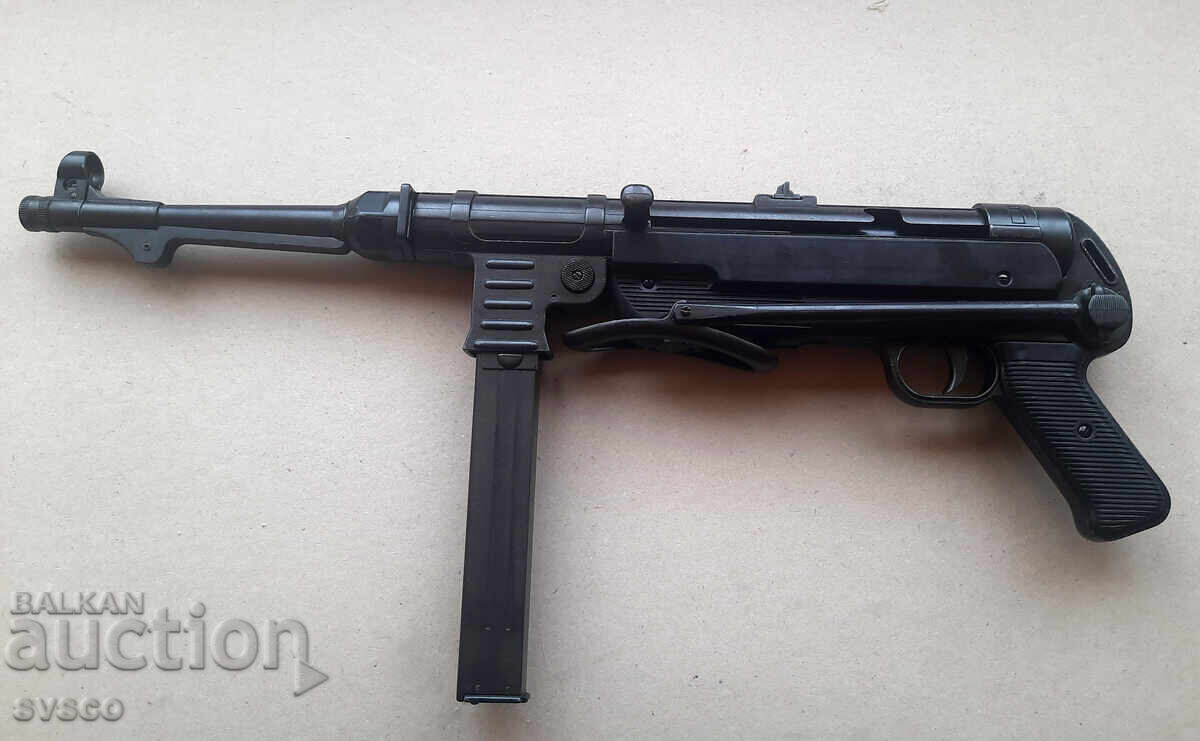 MP 40 - replică