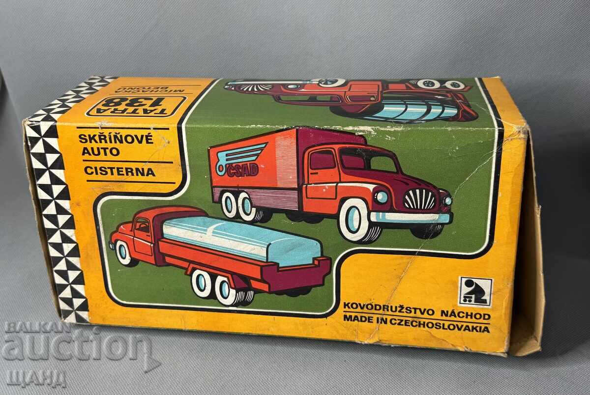 Licitație TATRA 138 Cutie pentru jucărie cehă model camion Licitație TATRA 138 Cutie pentru jucărie cehă model camion