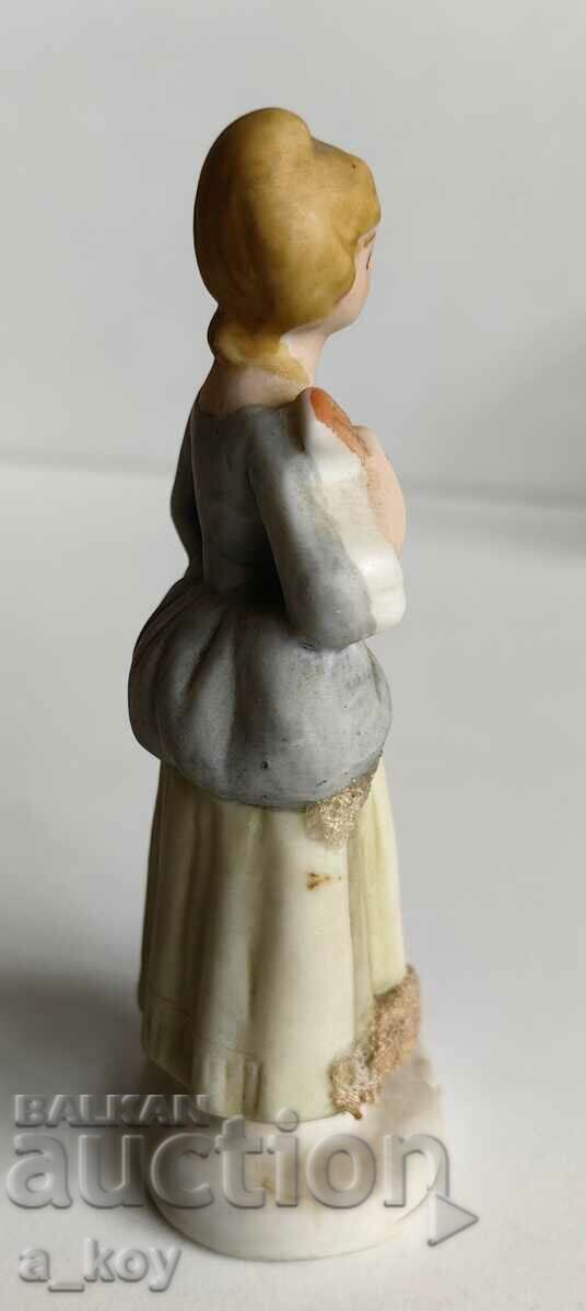 Auction  PORCELAIN STATUETTE FIGURE OF A HEALTHY WOMAN
