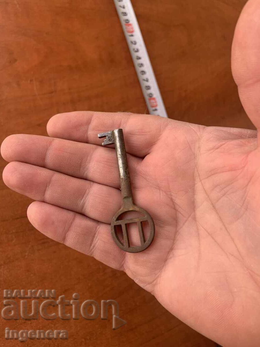 Auction ANTIQUE KEY FROM GRANDMOTHER AND GRANDFATHER'S CHESTS CUT PADLOCK Auction ANTIQUE KEY FROM GRANDMOTHER AND GRANDFATHER'S CHESTS CUT PADLOCK