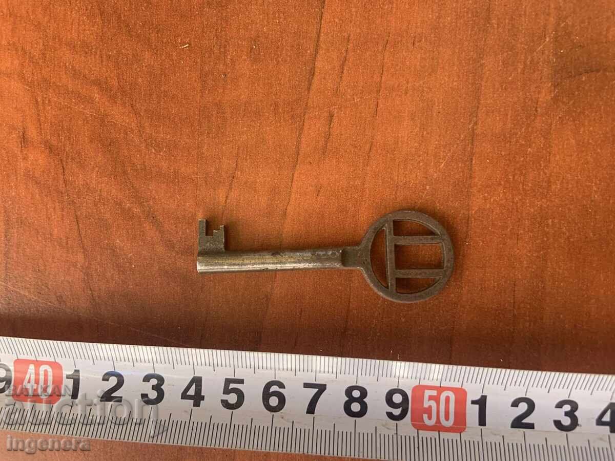 ANTIQUE KEY FROM GRANDMOTHER AND GRANDFATHER'S CHESTS CUT PADLOCK ANTIQUE KEY FROM GRANDMOTHER AND GRANDFATHER'S CHESTS CUT PADLOCK