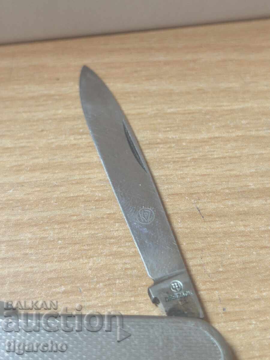 Delivery of A pocket knife
