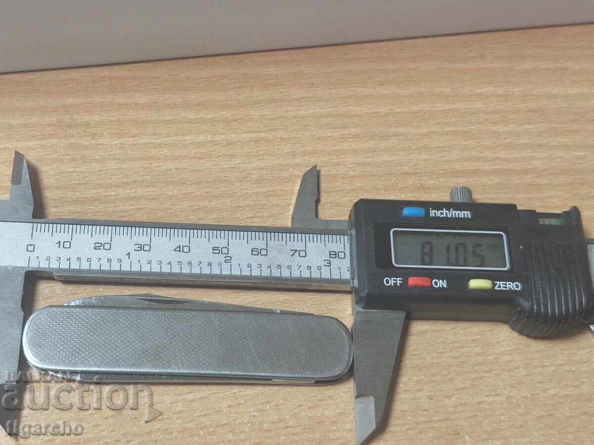 A pocket knife - 5