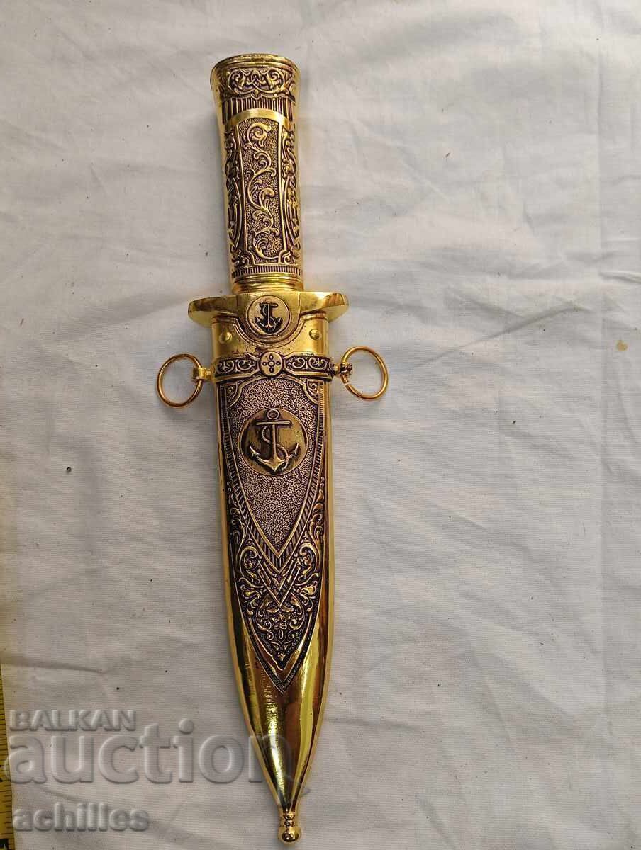 Pumnal marin placat cu aur Pumnal marin placat cu aur