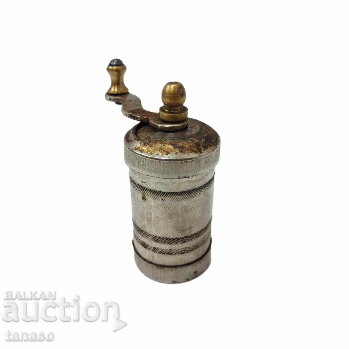 Delivery of Metal pepper / spice grinder – 8×3.5 cm