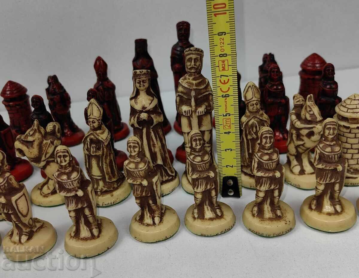 FIGURINE VECHI DE ȘAH, NU ȘTIU DIN CE MATERIAL SUNT - 5