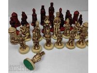 FIGURINE VECHI DE ȘAH, NU ȘTIU DIN CE MATERIAL SUNT