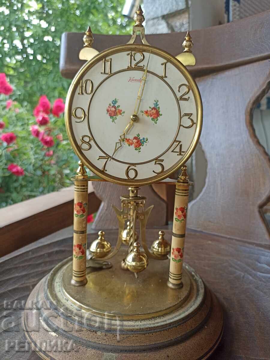 Ceas de masă antic, cu autonomie de 400 de zile, Kundo cu preț € 155.00 | 303.15 BGN