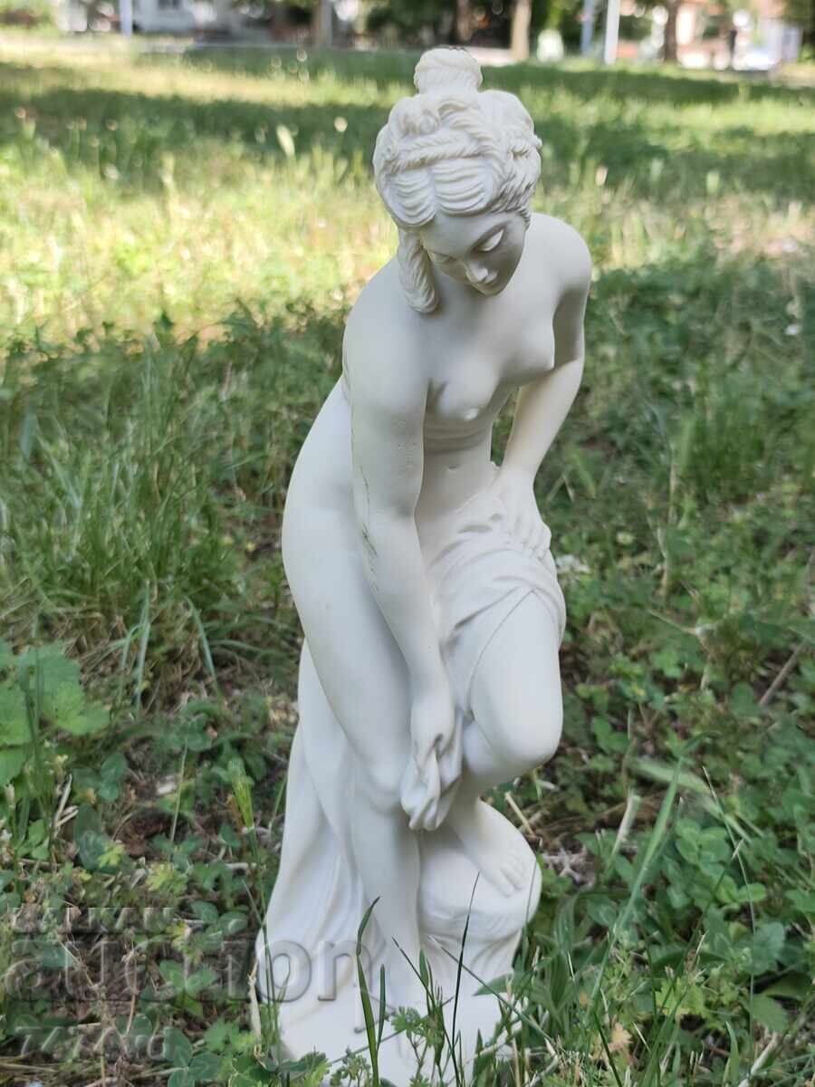 Sculptură rafinată și masivă - Venus la baie 40 cm cu preț € 100.00 | 195.58 BGN